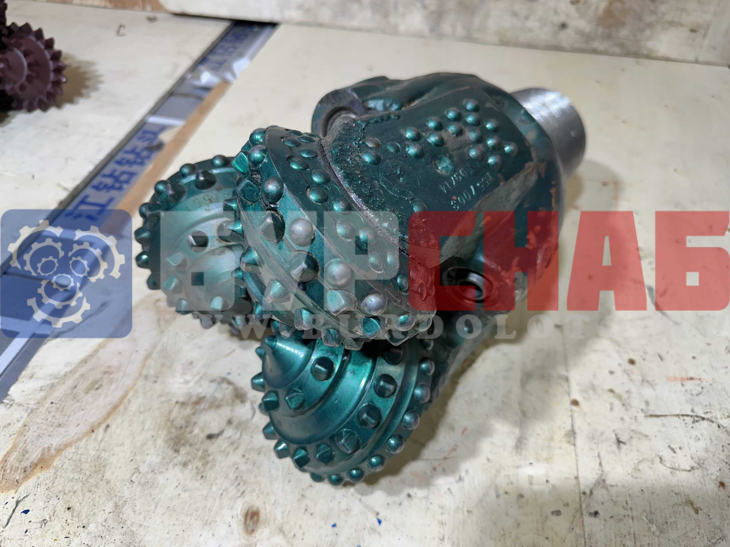 Долото шарошечное ф 219,1 HE44MRSV (IADC617)