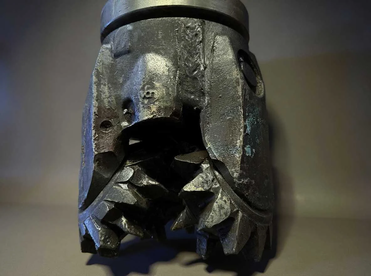 Долото шарошечное ф 250,8 М-ГАУ R137