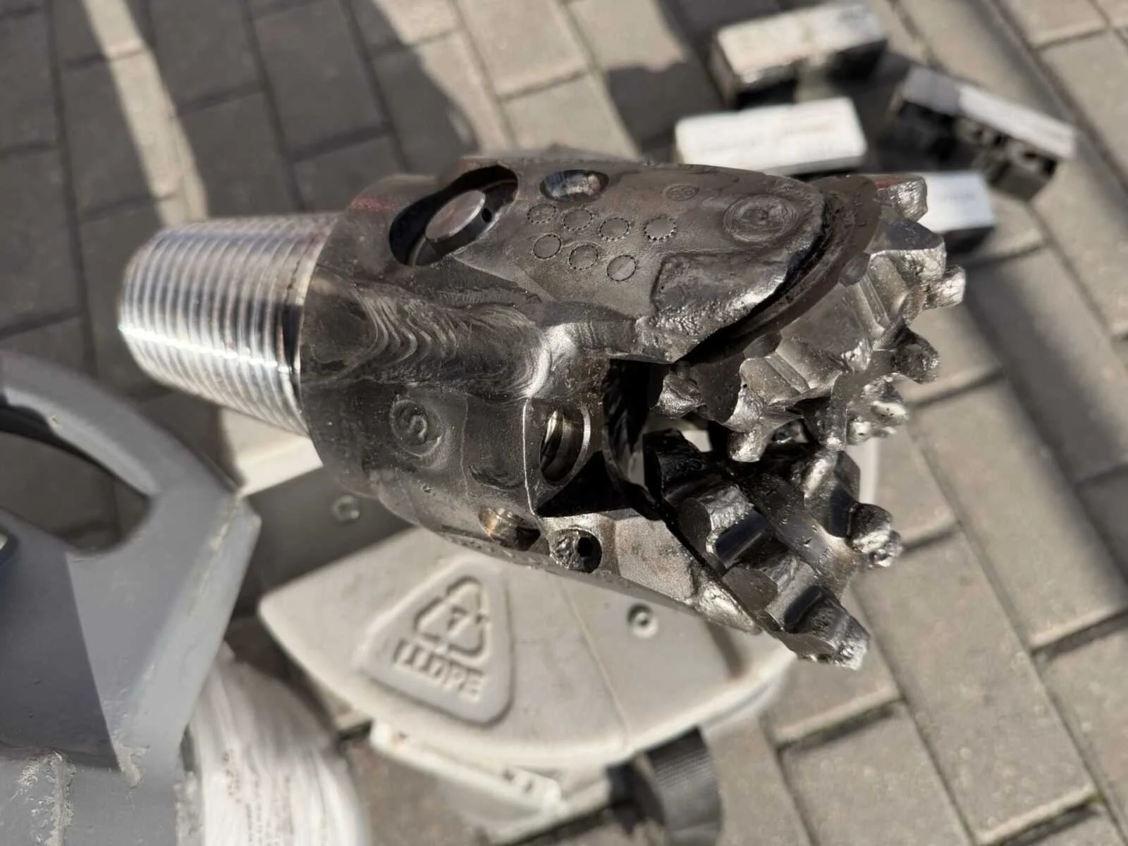 Долото шарошечное ф 123.8 XS1S (IADC117)